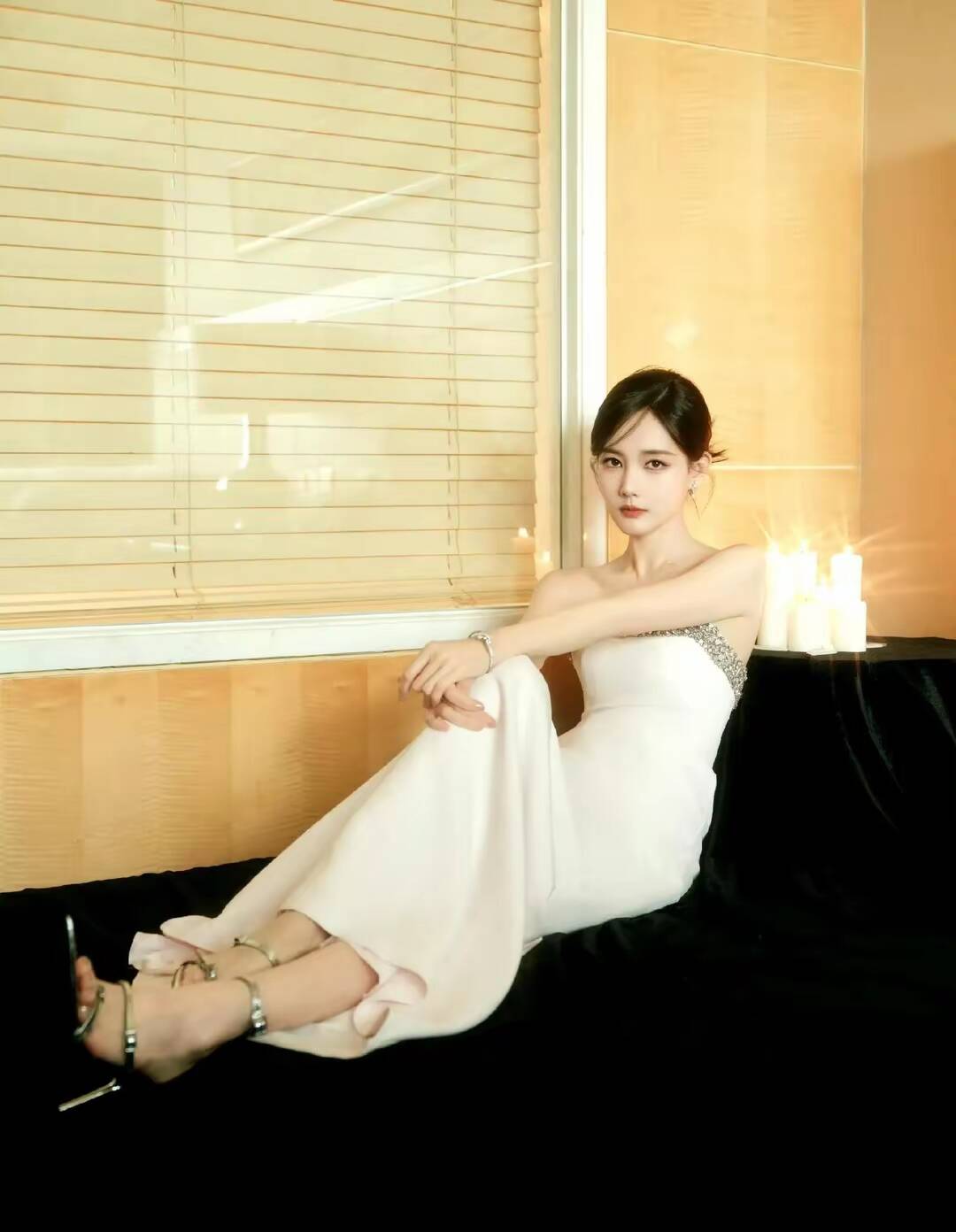 李一桐惊艳写真照片,有时候和杨子姗傻傻分不清