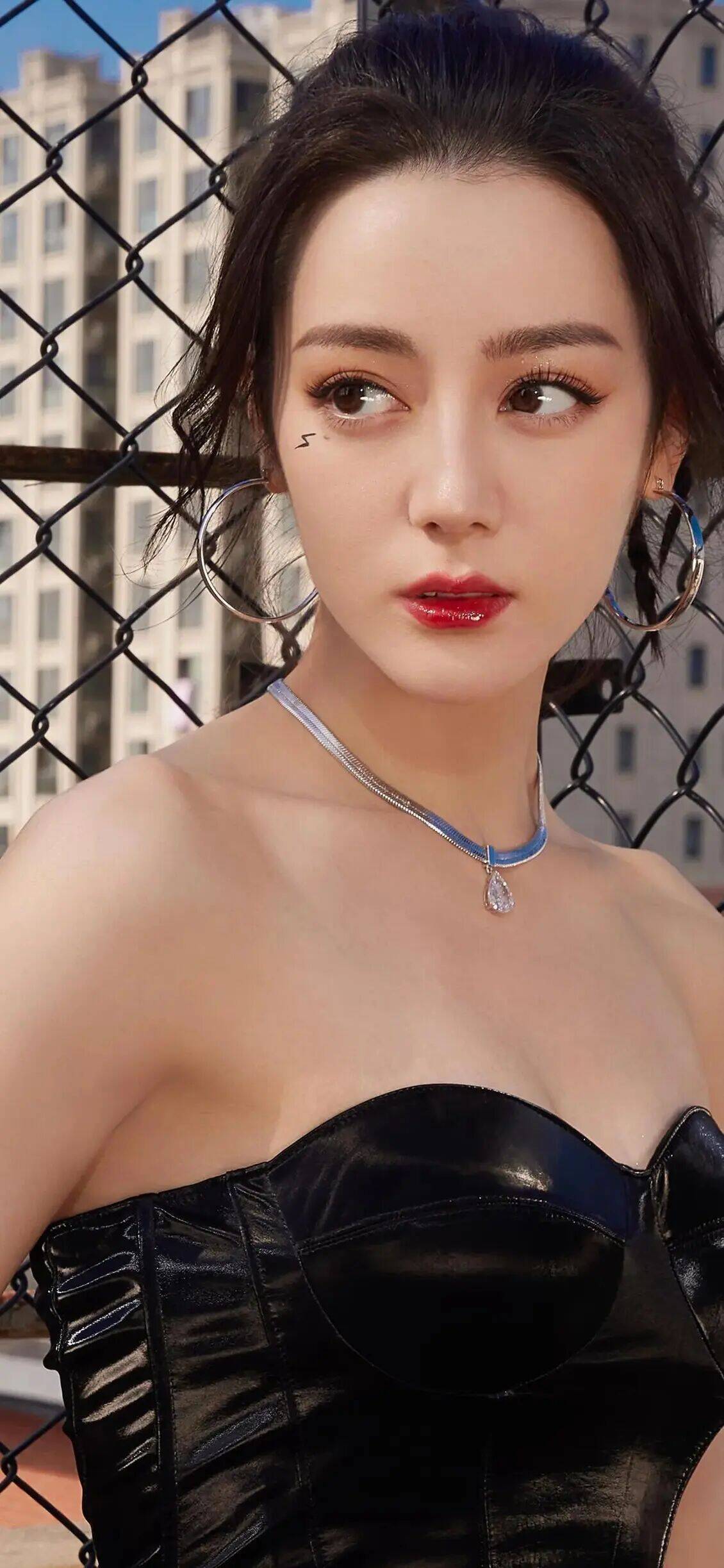 从开机拍到杀青 迪丽热巴坐《女足》女一号?