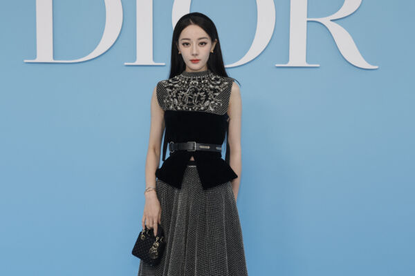 从开机拍到杀青 迪丽热巴坐《女足》女一号?